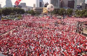 People gather in Seoul to support S. Korea soccer team